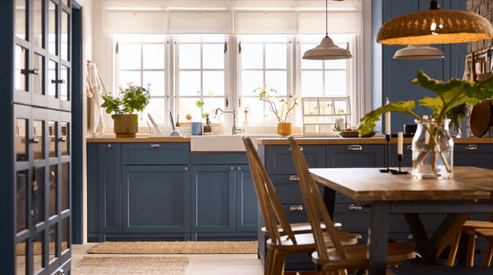 Timeless, clean, completely your style – the blue LERHYTTAN kitchen